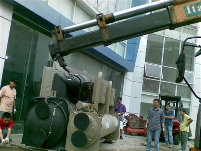 灌南县随车吊和汽车吊的核心区别是什么？哪种更省钱？